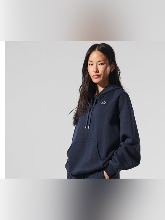 ALO Yoga Tops - Alo yoga accolade hoodie navy fits like an XS